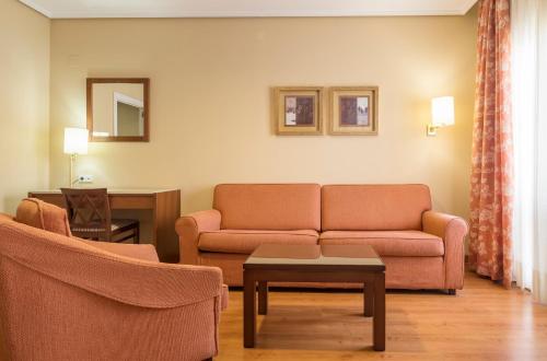 Suite Junior del hotel Ilunion Alcora Sevilla. Foto 3