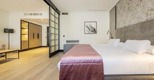 Junior suite Premium Normal del hotel Ilunion Alcora Sevilla. Foto 3