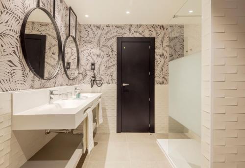 Junior suite Premium Normal del hotel Ilunion Alcora Sevilla. Foto 6