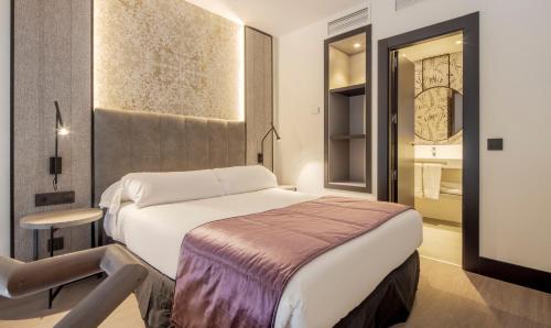 Habitación Dúplex Premium del hotel Ilunion Alcora Sevilla. Foto 2