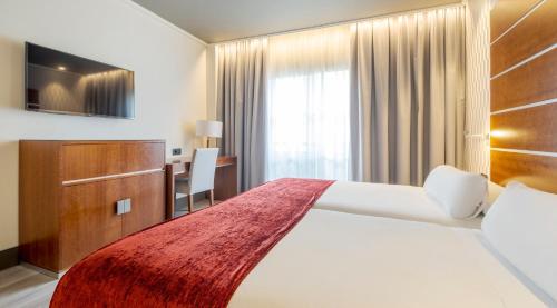 Habitación Doble Premium del hotel Ilunion Alcora Sevilla. Foto 2