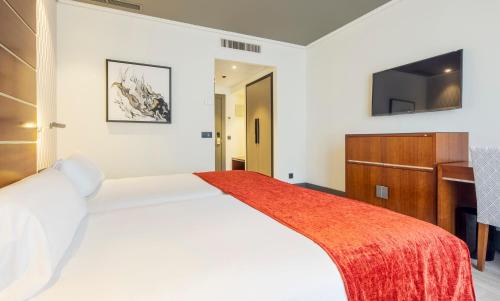 Habitación Doble Premium del hotel Ilunion Alcora Sevilla. Foto 4