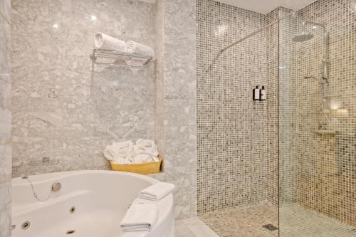 Suite con jacuzzi del hotel Trh La Motilla. Foto 4
