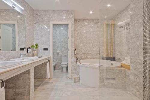 Suite con jacuzzi del hotel Trh La Motilla. Foto 5