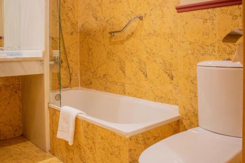 Habitación Doble Deluxe con bañera del hotel Yit Vereda Real. Foto 6
