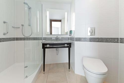 Habitación con sofá cama - 1 cama grande del hotel Hampton By Hilton London Waterloo. Foto 3