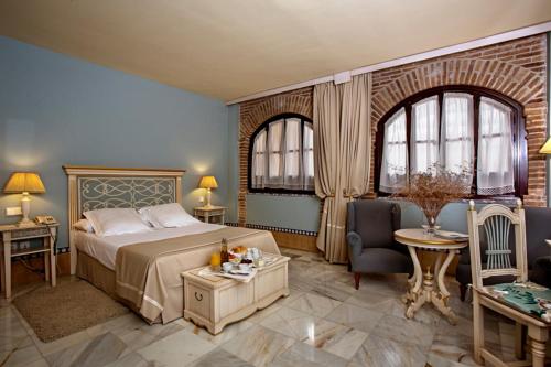 Habitación Deluxe del hotel Alcázar De La Reina. Foto 2