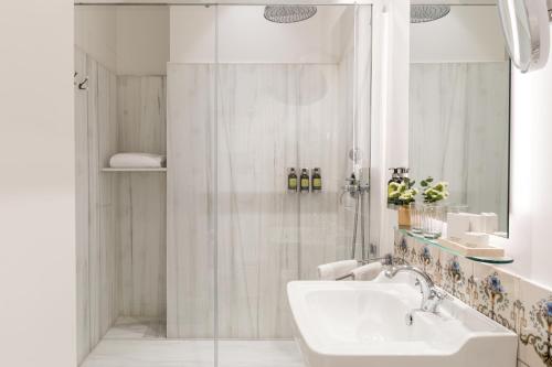 Habitación Doble Pequeña del hotel Tayko Sevilla. Foto 2