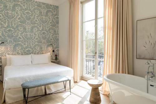 Habitación Doble Deluxe del hotel Tayko Sevilla. Foto 1