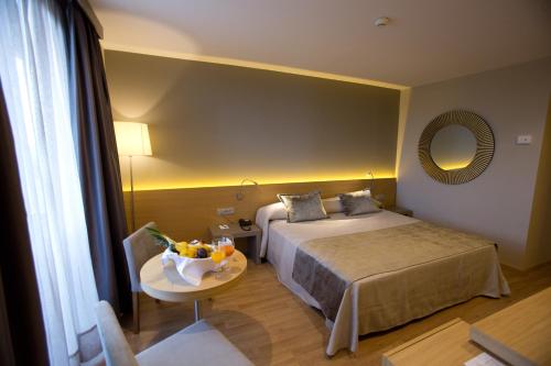 Habitación doble Balcón o Terraza Con Vistas del hotel M.a. Sevilla Congresos. Foto 8