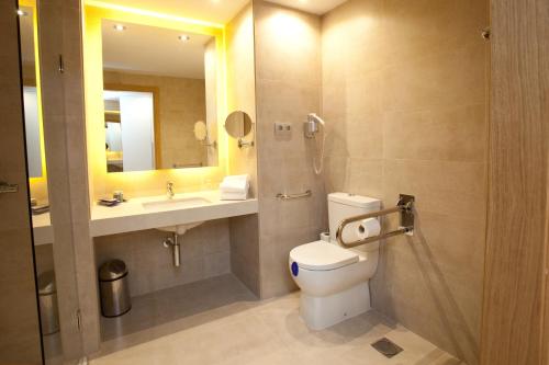 Habitación Doble - 1 o 2 camas del hotel M.a. Sevilla Congresos. Foto 13