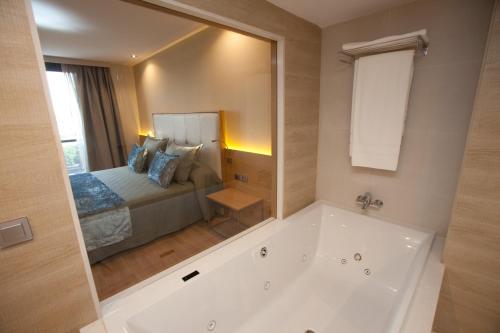 Suite Junior del hotel M.a. Sevilla Congresos. Foto 4