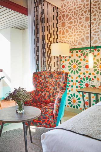 Habitación Doble Confort con terraza y vistas a la ciudad del hotel Hesperia Sevilla. Foto 2