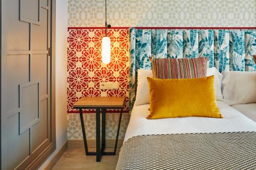 Habitación Confort con balcón de Semana Santa del hotel Hesperia Sevilla. Foto 4