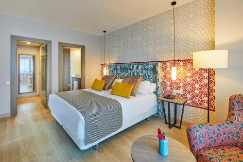 Suite con terraza del hotel Hesperia Sevilla. Foto 4