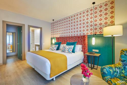 Suite con terraza del hotel Hesperia Sevilla. Foto 11