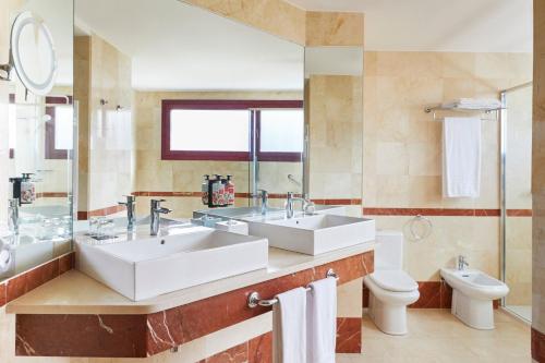 Suite Grand del hotel Hesperia Sevilla. Foto 1