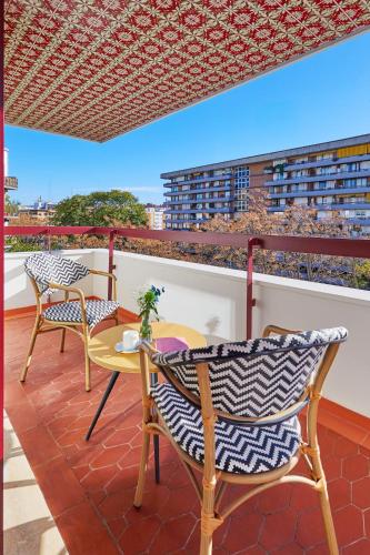 Habitación Doble Confort con terraza y vistas a la ciudad del hotel Hesperia Sevilla. Foto 5