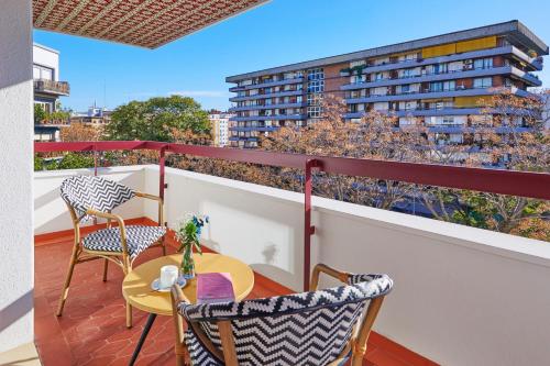 Habitación Doble Confort con terraza y vistas a la ciudad del hotel Hesperia Sevilla. Foto 6