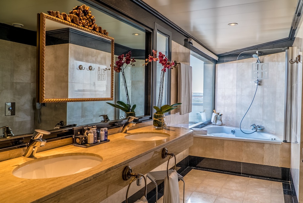 Habitación Premier (Giralda view) del hotel Sevilla Center. Foto 4