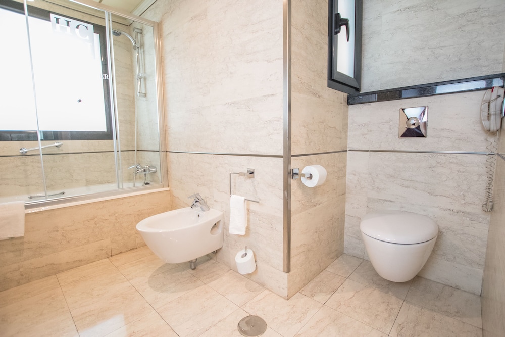 Suite junior (Deluxe) del hotel Sevilla Center. Foto 3