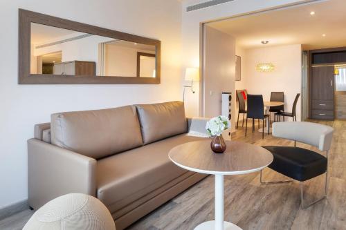 Suite Familiar del hotel Melia Lebreros. Foto 1