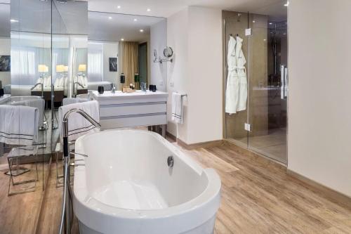 Suite Junior Familiar del hotel Melia Lebreros. Foto 4