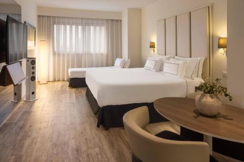 Habitación Triple Meliá del hotel Melia Lebreros. Foto 7