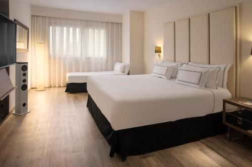 Habitación Triple Meliá del hotel Melia Lebreros. Foto 14