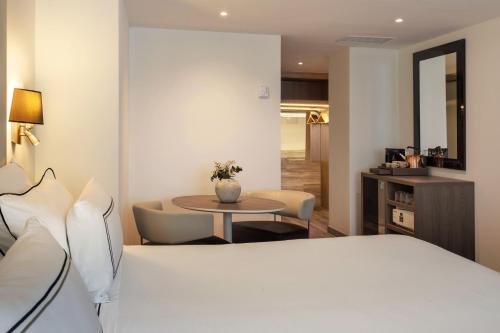 Habitación Triple Meliá del hotel Melia Lebreros. Foto 15