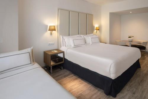 Habitación Triple Meliá del hotel Melia Lebreros. Foto 22