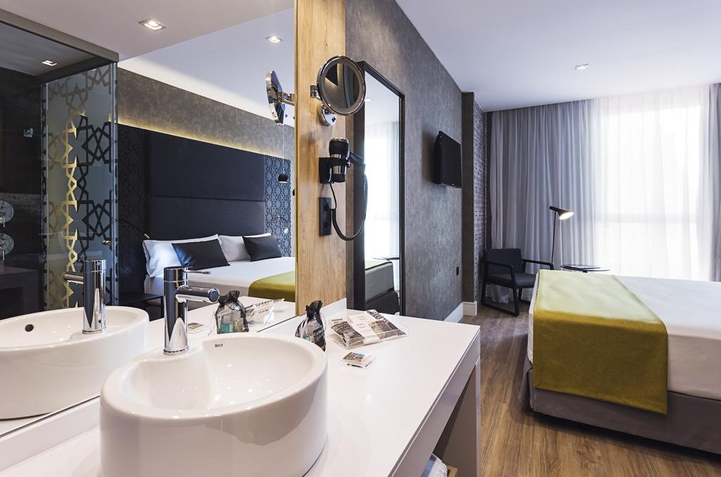 Habitación doble Premium del hotel Catalonia Giralda. Foto 2