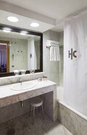 Habitación doble del hotel Catalonia Giralda. Foto 1