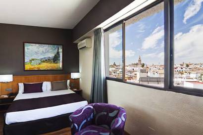 Junior suite del hotel Catalonia Giralda. Foto 1