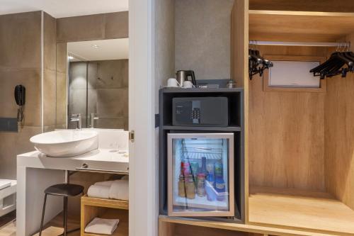 Habitación Premium con terraza y vistas del hotel Catalonia Giralda. Foto 5