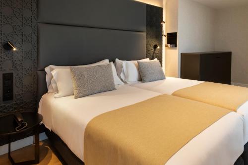 Habitación Triple del hotel Catalonia Giralda. Foto 4