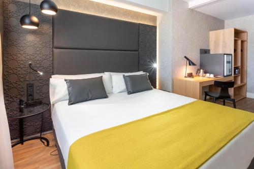 Habitación Premium con vistas del hotel Catalonia Giralda. Foto 2