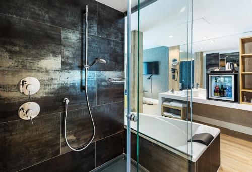 Habitación Superior con terraza del hotel Catalonia Giralda. Foto 2