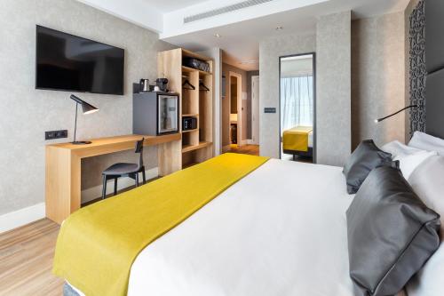 Suite Junior con terraza del hotel Catalonia Giralda