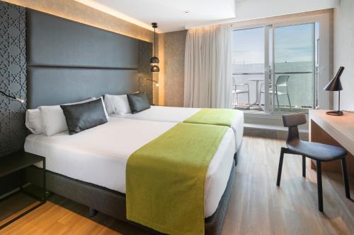 Suite Junior con terraza del hotel Catalonia Giralda. Foto 5