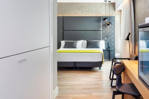 Habitación Familiar con terraza del hotel Catalonia Giralda. Foto 3