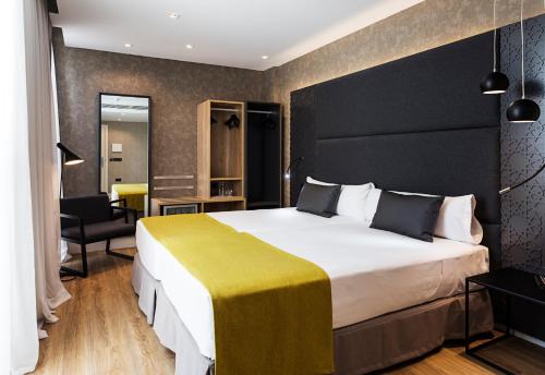 Habitación Familiar del hotel Catalonia Giralda. Foto 1