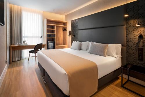 Habitación Doble - 1 o 2 camas del hotel Catalonia Giralda. Foto 2