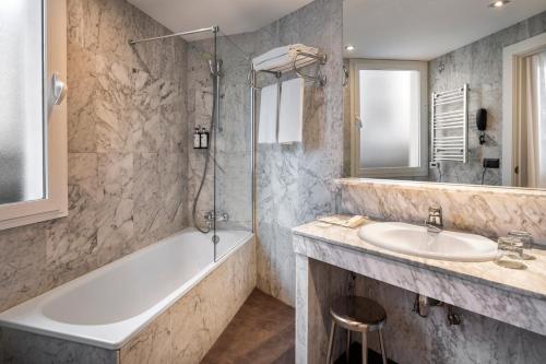 Habitación Doble - 1 o 2 camas del hotel Catalonia Giralda. Foto 6