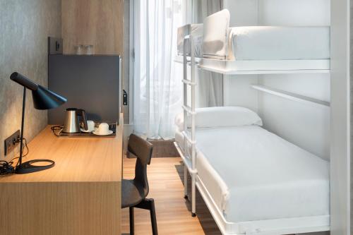 Habitación Familiar con terraza del hotel Catalonia Giralda. Foto 2