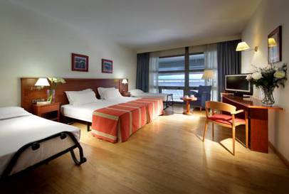 Habitación familiar del hotel Exe Isla Cartuja. Foto 1