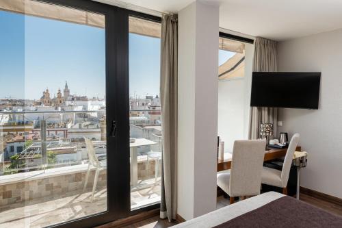 Habitación Doble Premium con terraza y bañera de hidromasaje del hotel Don Paco. Foto 4