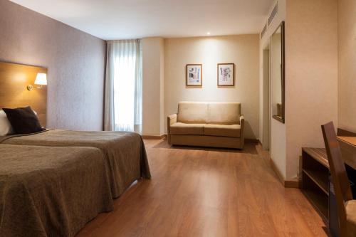 Habitación Doble con cama supletoria - 1 o 2 camas del hotel Don Paco. Foto 3