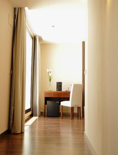 Habitación Doble Premium con balcón y bañera de hidromasaje del hotel Don Paco. Foto 1