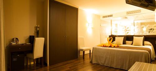 Habitación Doble Premium con balcón y bañera de hidromasaje del hotel Don Paco. Foto 2